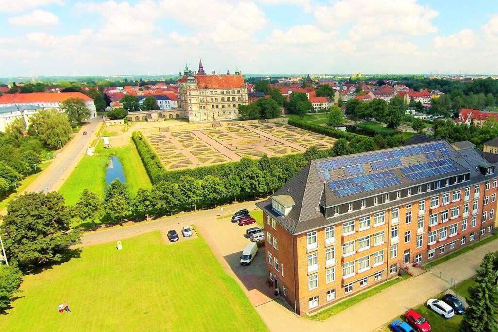 Ferienwohnung Schlossblick Güstrow Esterno foto